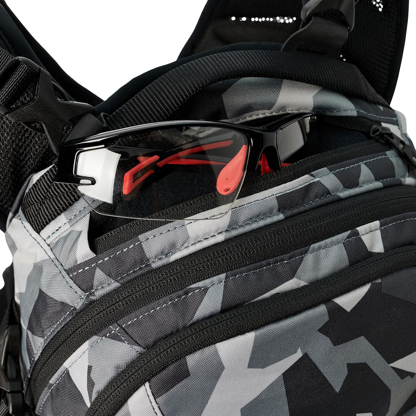 USWE Shred 25L Hydration Compatible MTB Daypack - Camo